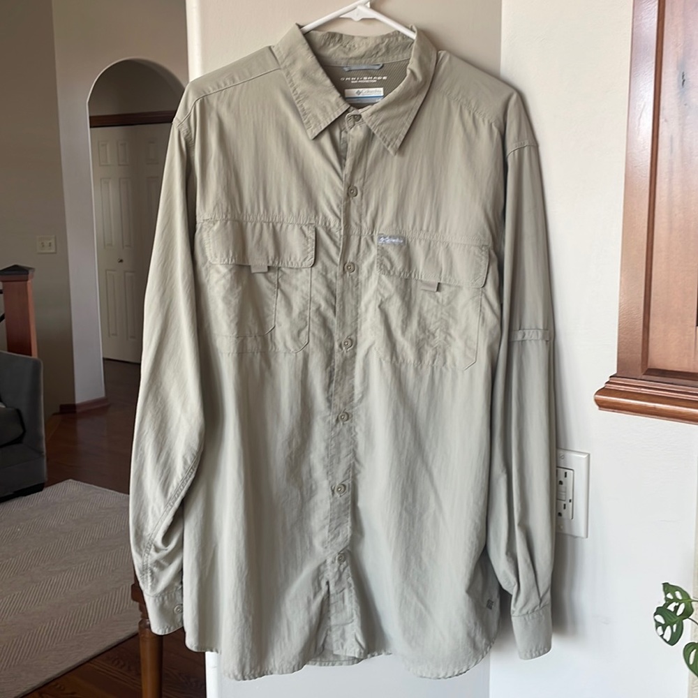 Mens Columbia Omni-shade Sun Protection long sleeve button down.